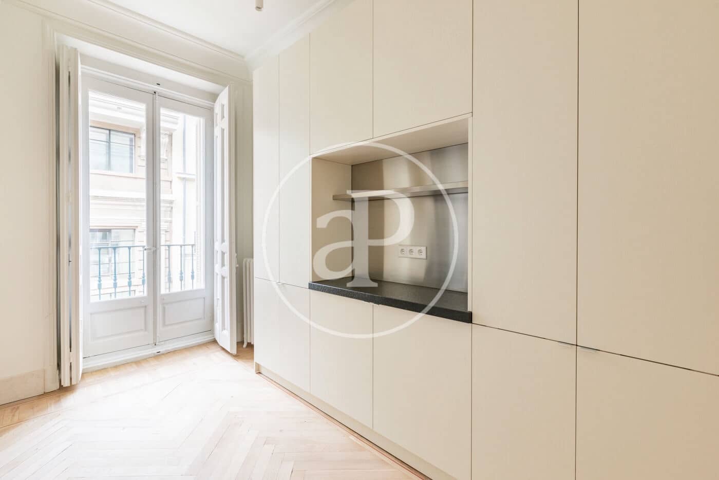 4 slaapkamer Appartement te huur in Madrid stad - € 15.000 (Ref: 9804305)