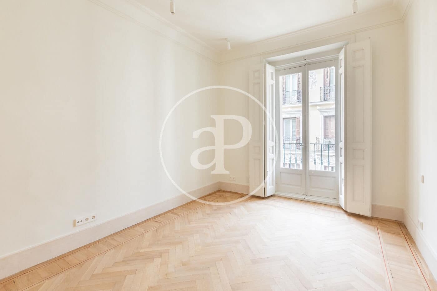 4 slaapkamer Appartement te huur in Madrid stad - € 15.000 (Ref: 9804305)