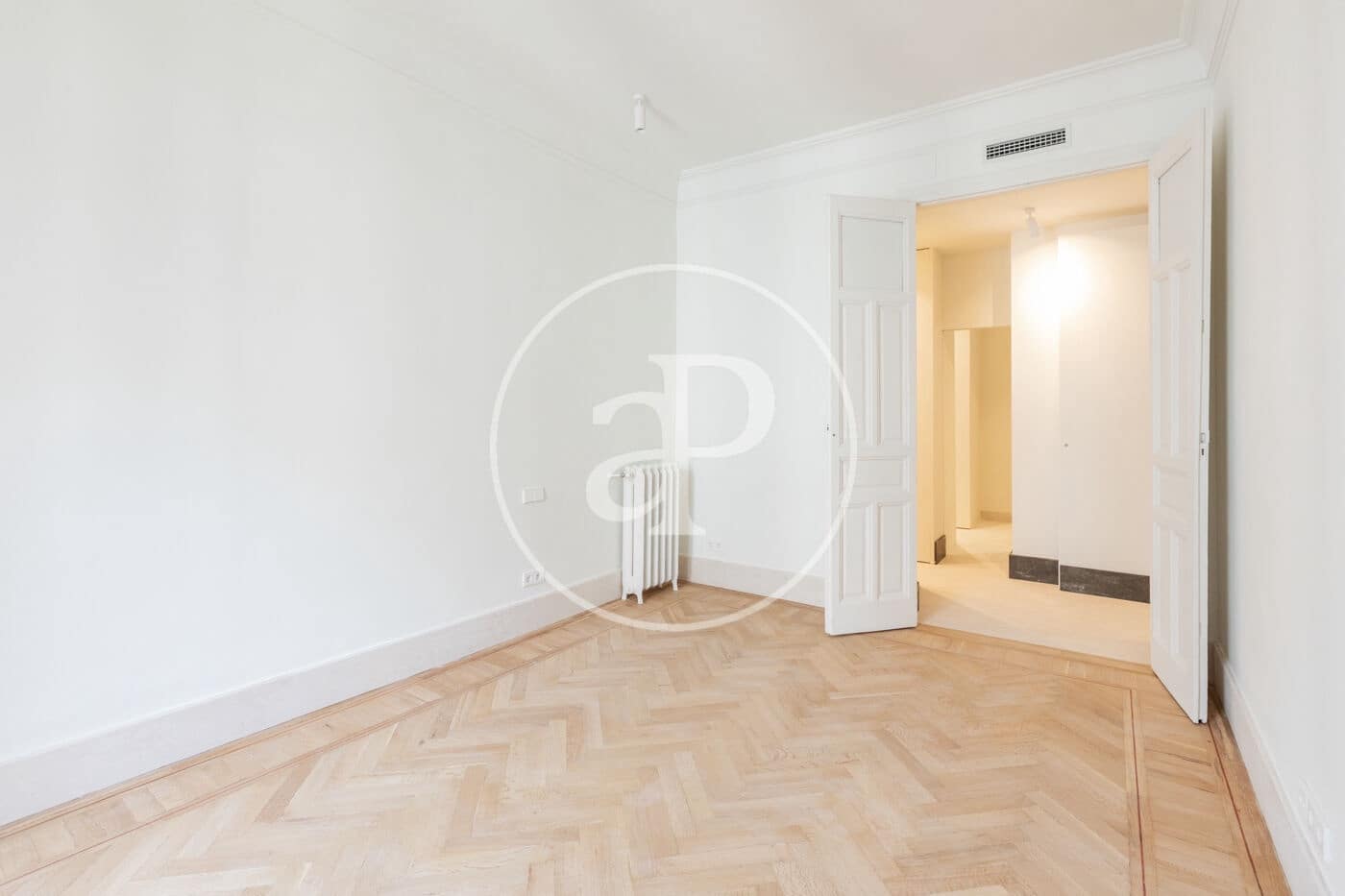 4 slaapkamer Appartement te huur in Madrid stad - € 15.000 (Ref: 9804305)