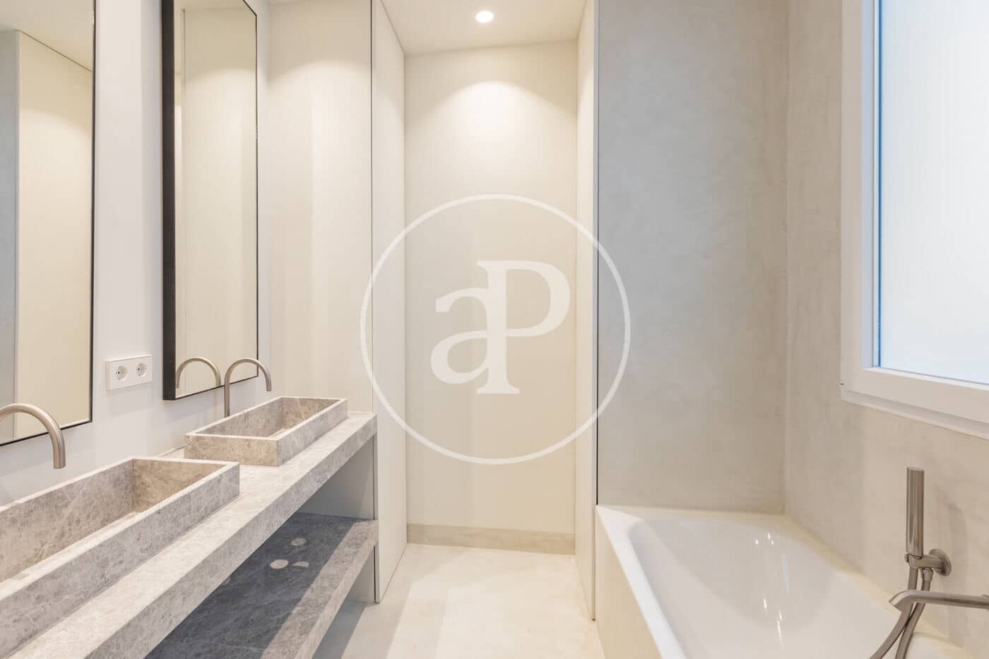 4 slaapkamer Appartement te huur in Madrid stad - € 15.000 (Ref: 9804305)