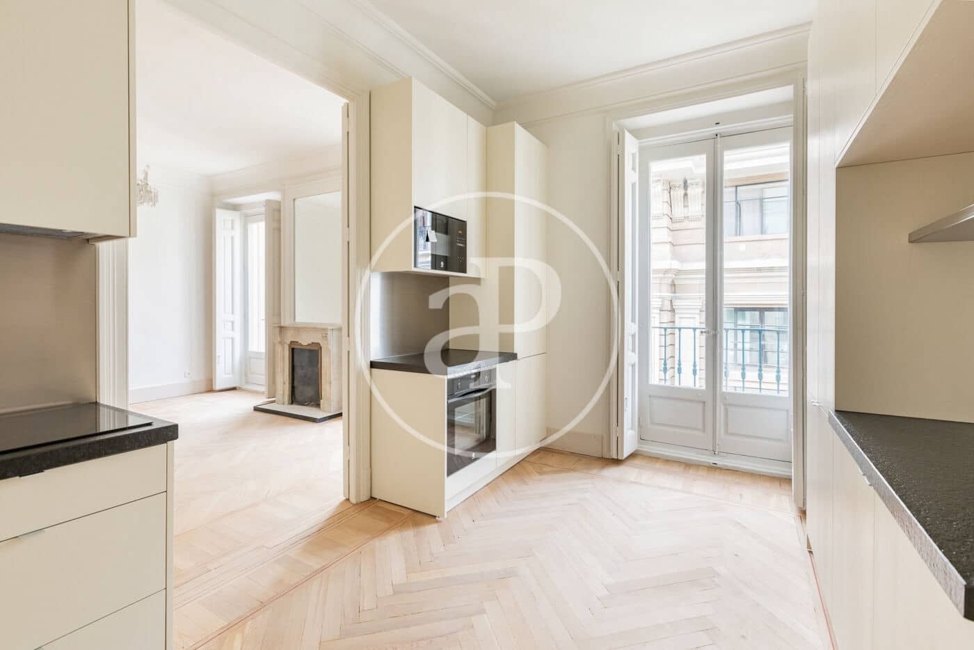 4 slaapkamer Appartement te huur in Madrid stad - € 15.000 (Ref: 9804305)