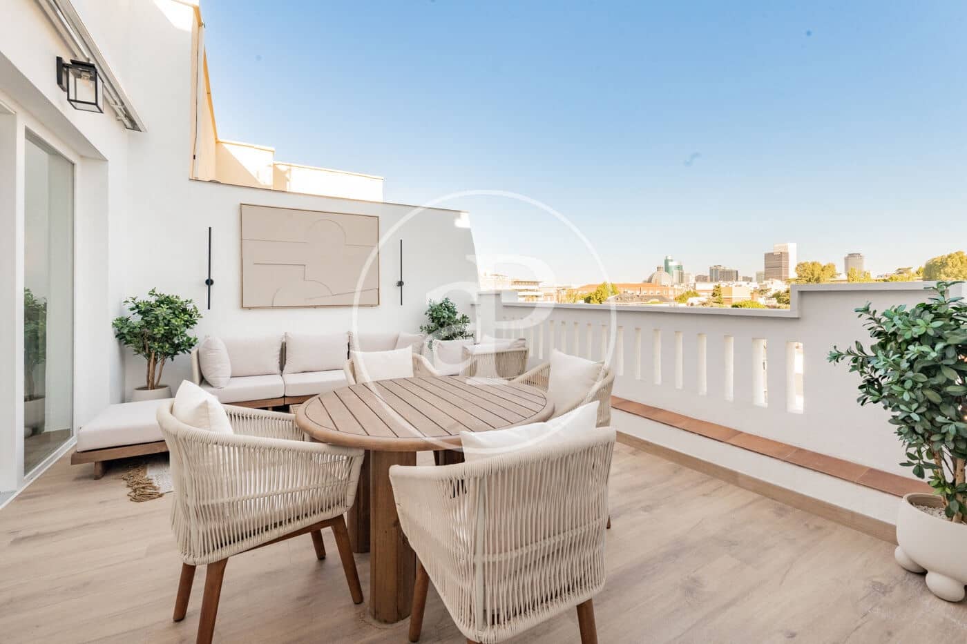 2 soverom Penthouse til leie i Madrid by - € 7 500 (Ref: 9804306)