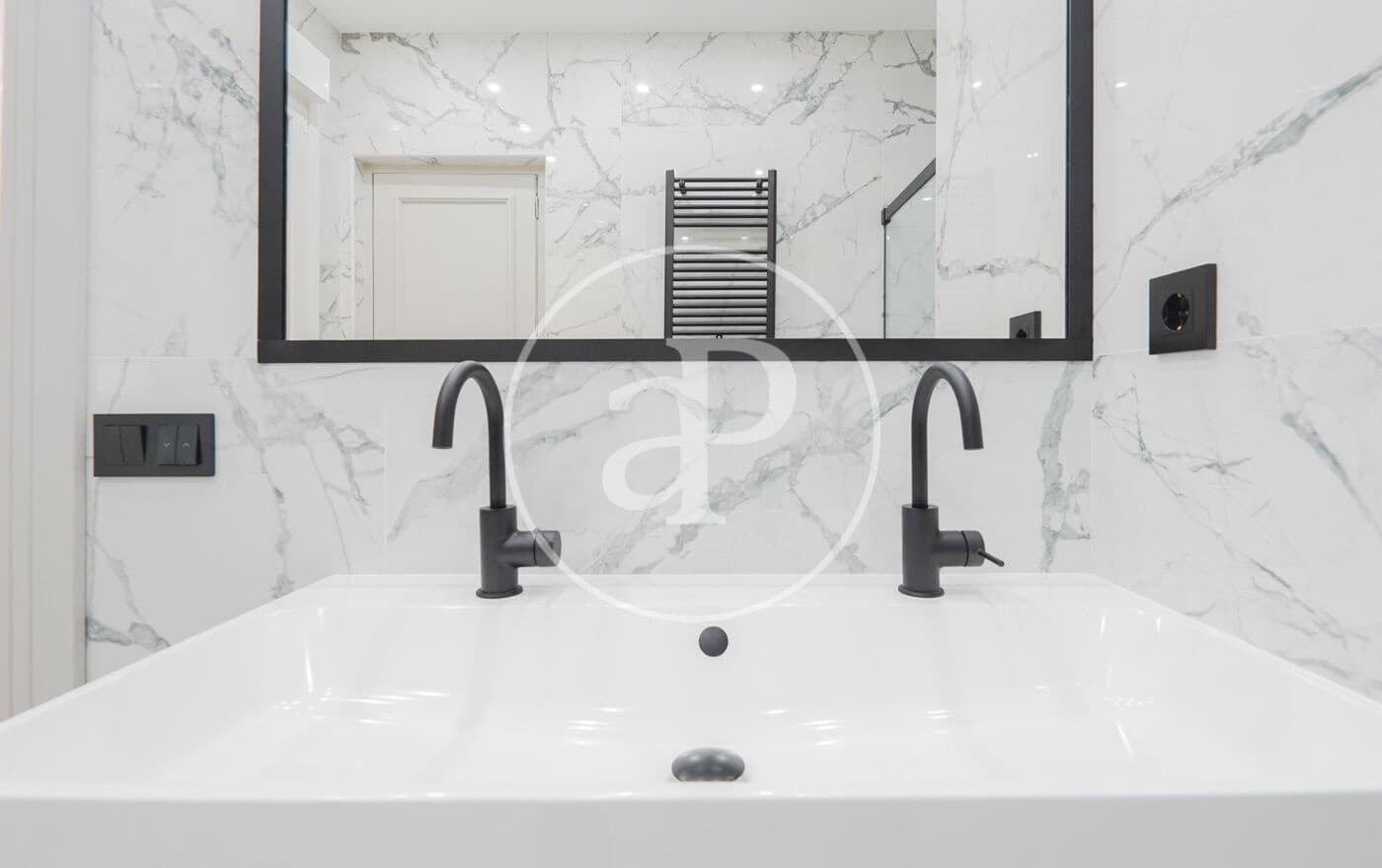 Appartement de 3 chambres à louer à Madrid ville - 8 000 € (Ref: 9804308)