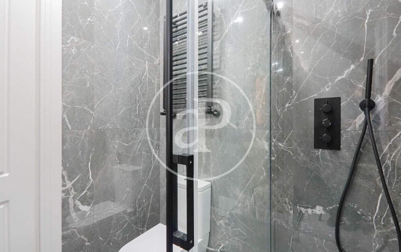 Appartement de 3 chambres à louer à Madrid ville - 8 000 € (Ref: 9804308)