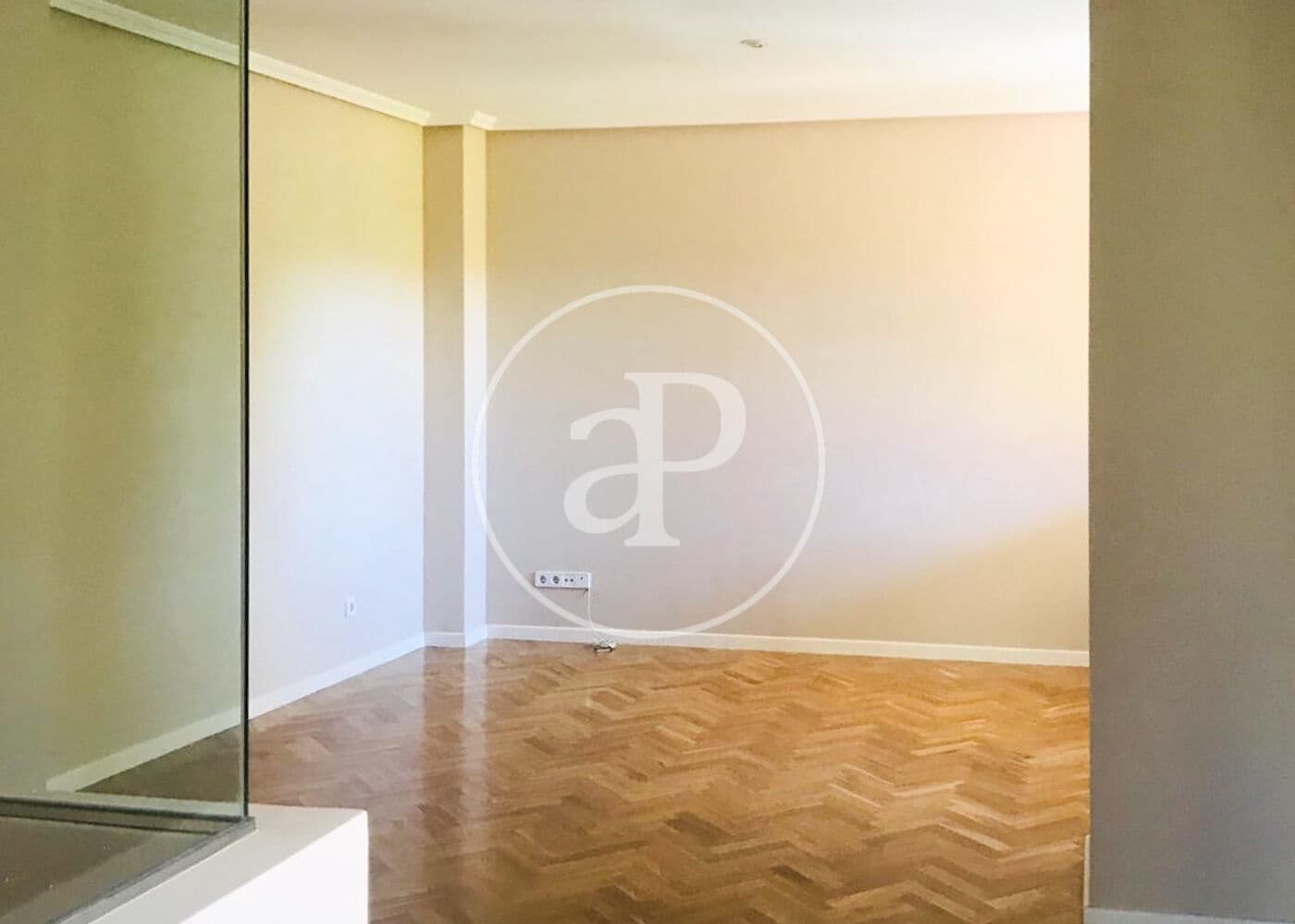 5 bedroom Villa for sale in Madrid city with pool - € 1,450,000 (Ref: 9806483)