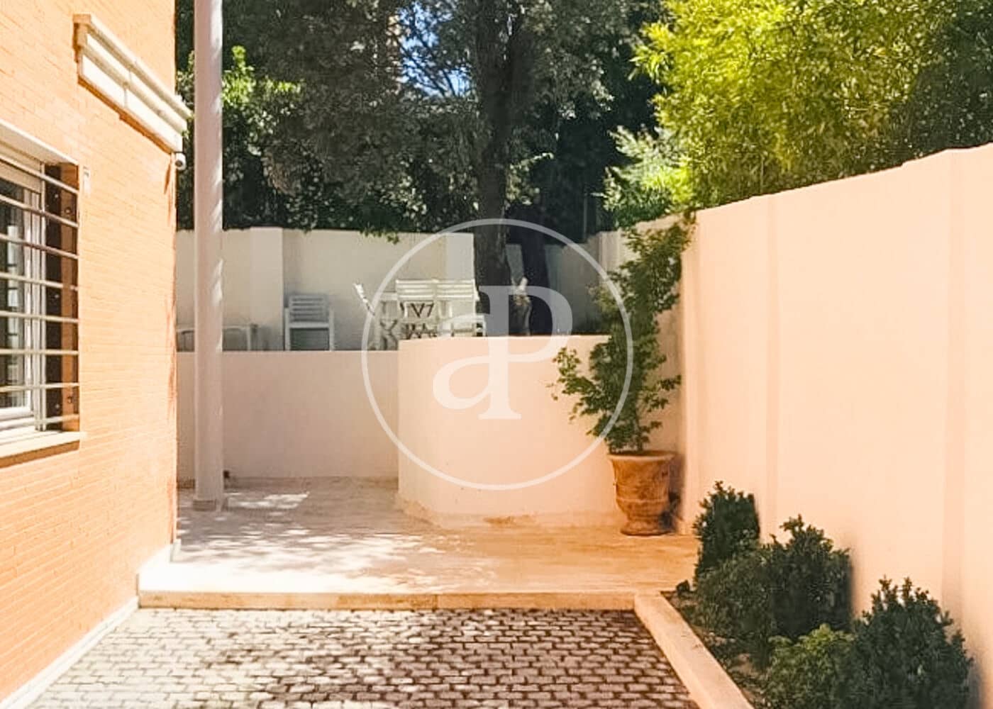 5 bedroom Villa for sale in Madrid city with pool - € 1,450,000 (Ref: 9806483)