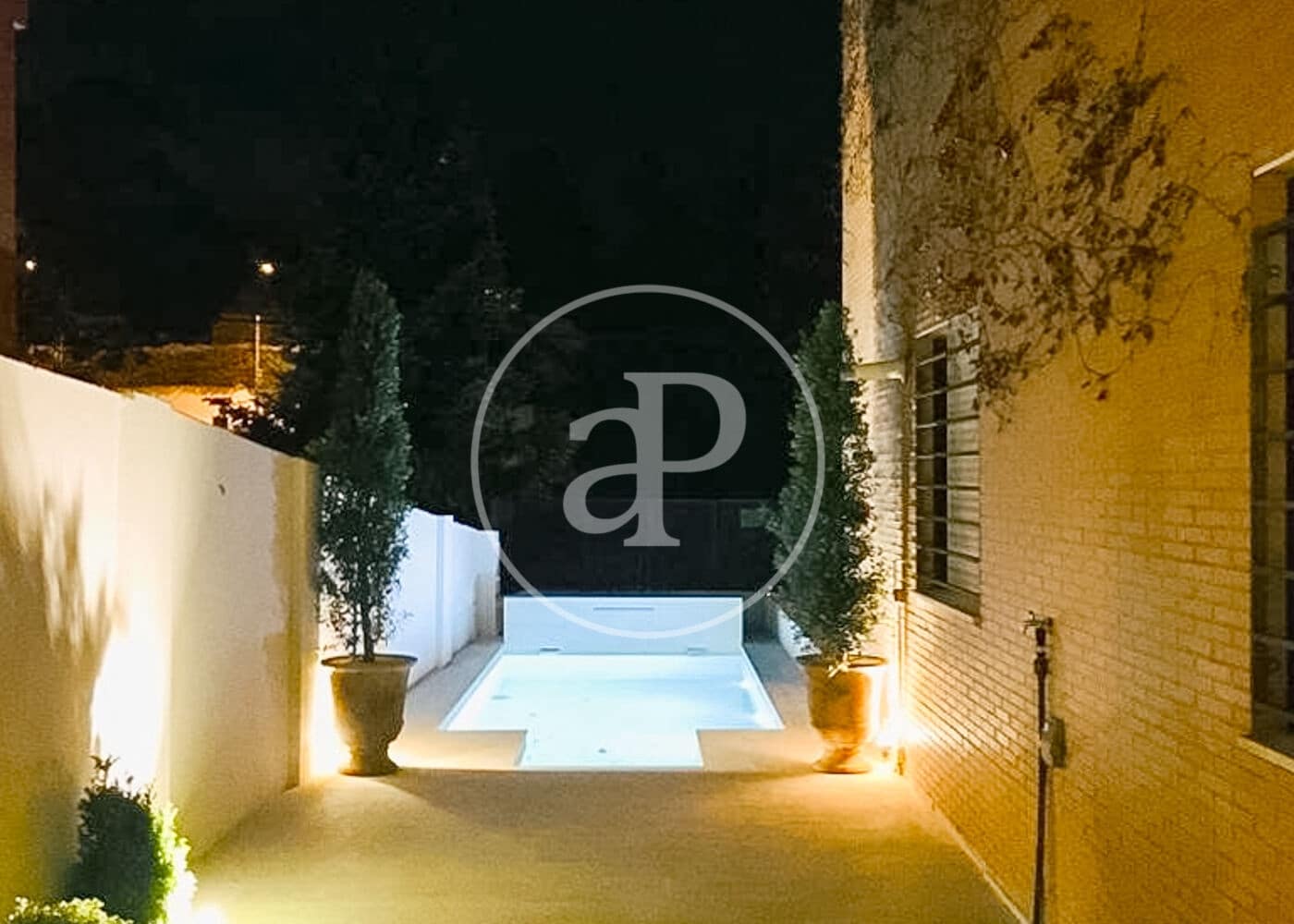 5 bedroom Villa for sale in Madrid city with pool - € 1,450,000 (Ref: 9806483)