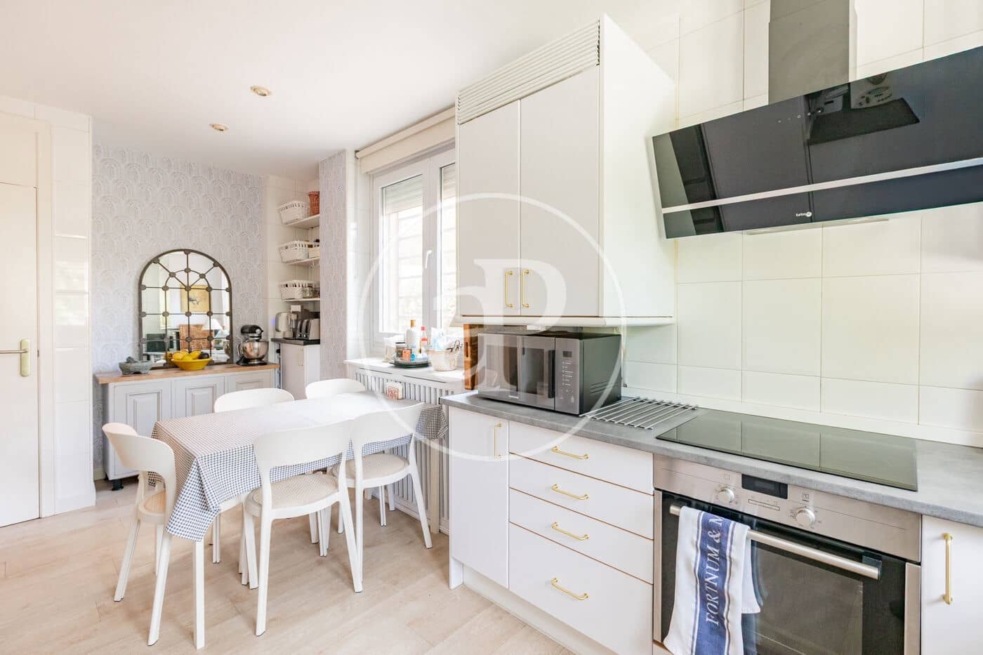 5 bedroom Villa for sale in Madrid city with pool - € 1,450,000 (Ref: 9806483)