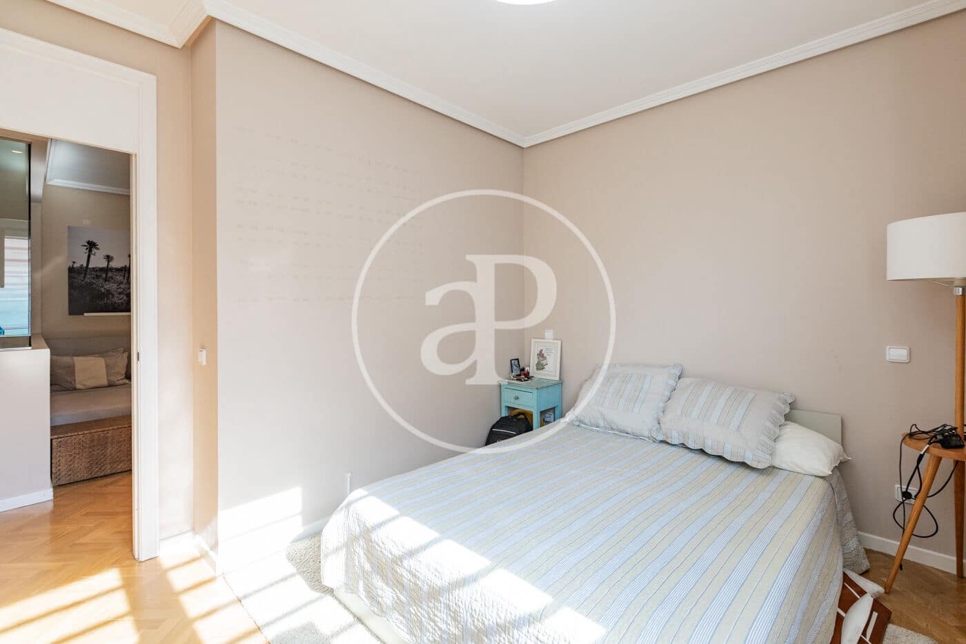 5 bedroom Villa for sale in Madrid city with pool - € 1,450,000 (Ref: 9806483)