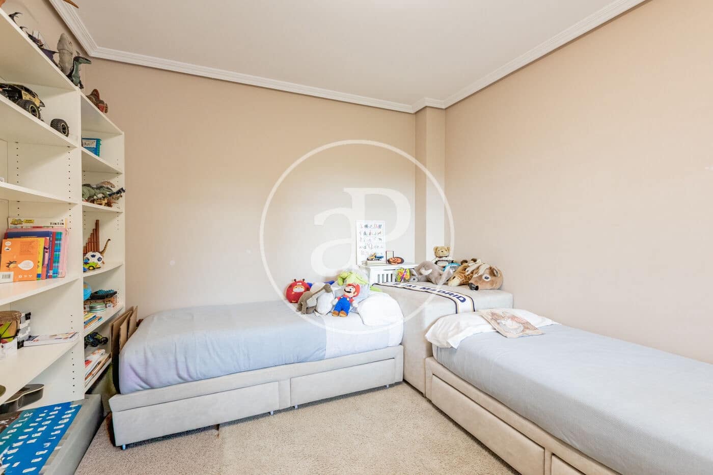5 bedroom Villa for sale in Madrid city with pool - € 1,450,000 (Ref: 9806483)