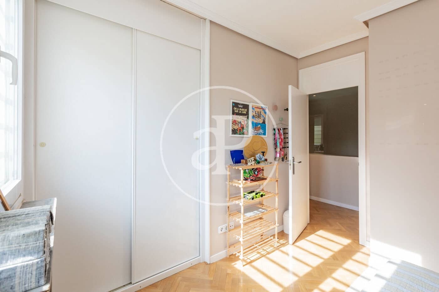 5 bedroom Villa for sale in Madrid city with pool - € 1,450,000 (Ref: 9806483)