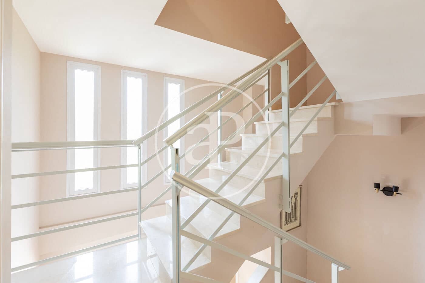5 bedroom Villa for sale in Madrid city with pool - € 1,450,000 (Ref: 9806483)