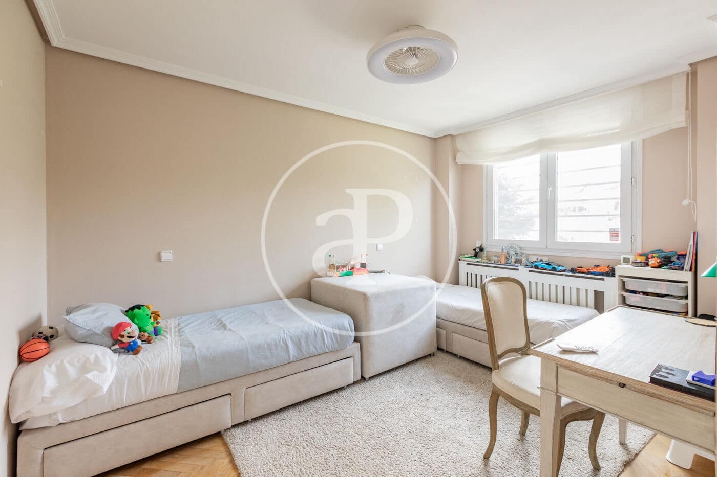 5 bedroom Villa for sale in Madrid city with pool - € 1,450,000 (Ref: 9806483)