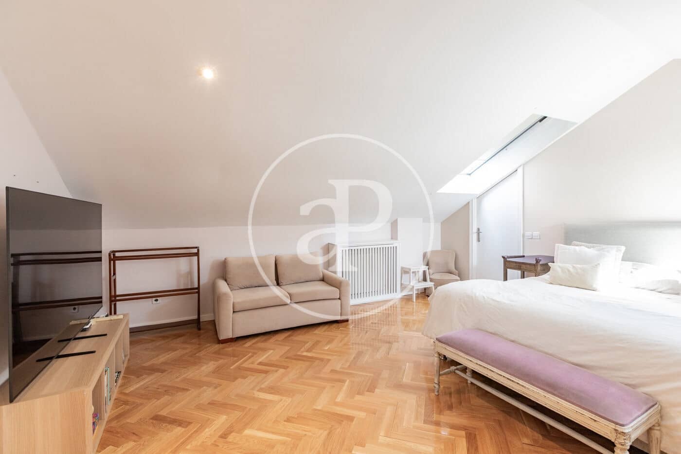5 bedroom Villa for sale in Madrid city with pool - € 1,450,000 (Ref: 9806483)
