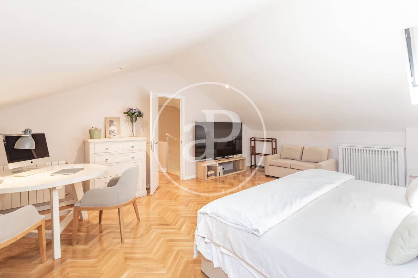 5 bedroom Villa for sale in Madrid city with pool - € 1,450,000 (Ref: 9806483)