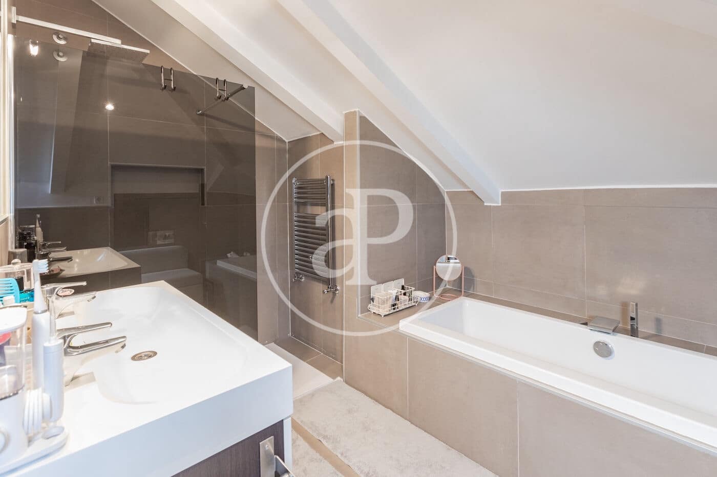 5 bedroom Villa for sale in Madrid city with pool - € 1,450,000 (Ref: 9806483)