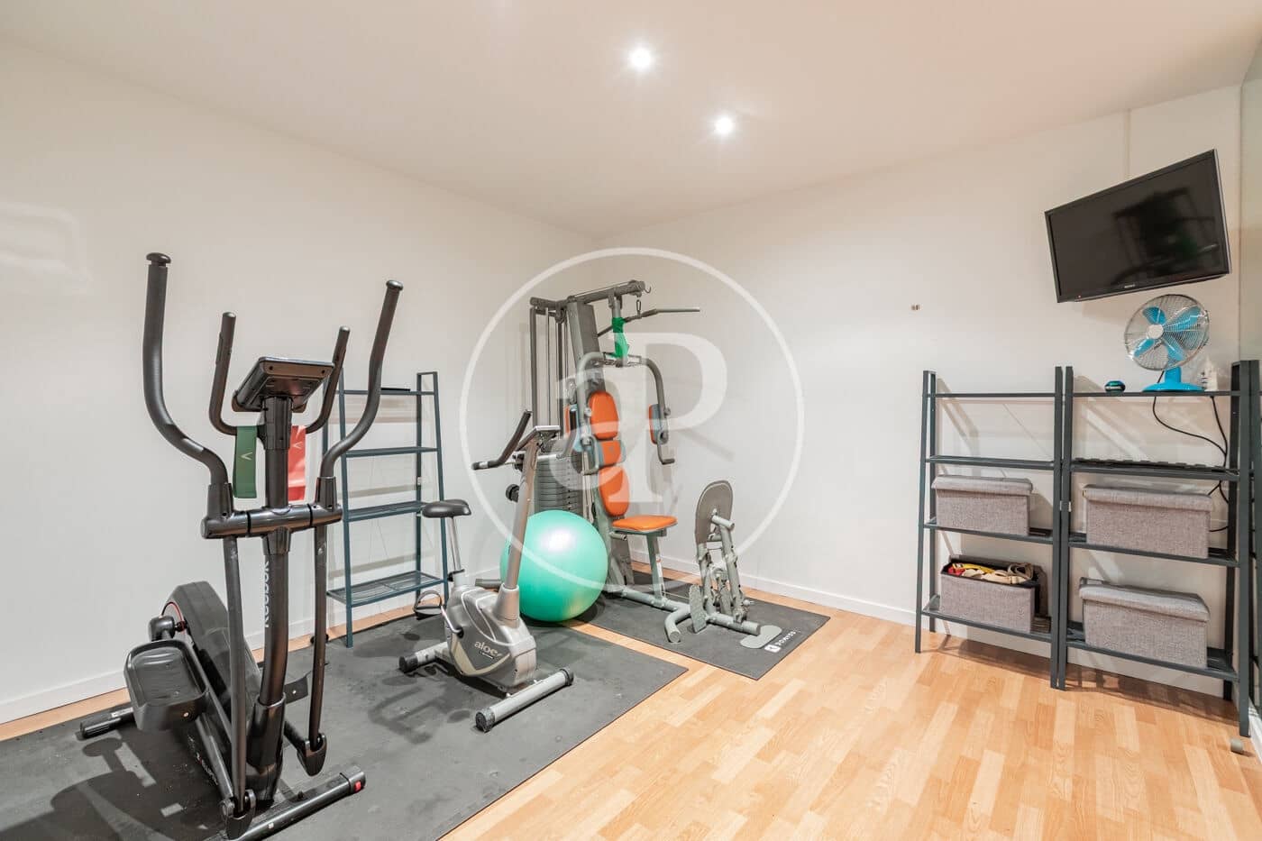 5 bedroom Villa for sale in Madrid city with pool - € 1,450,000 (Ref: 9806483)