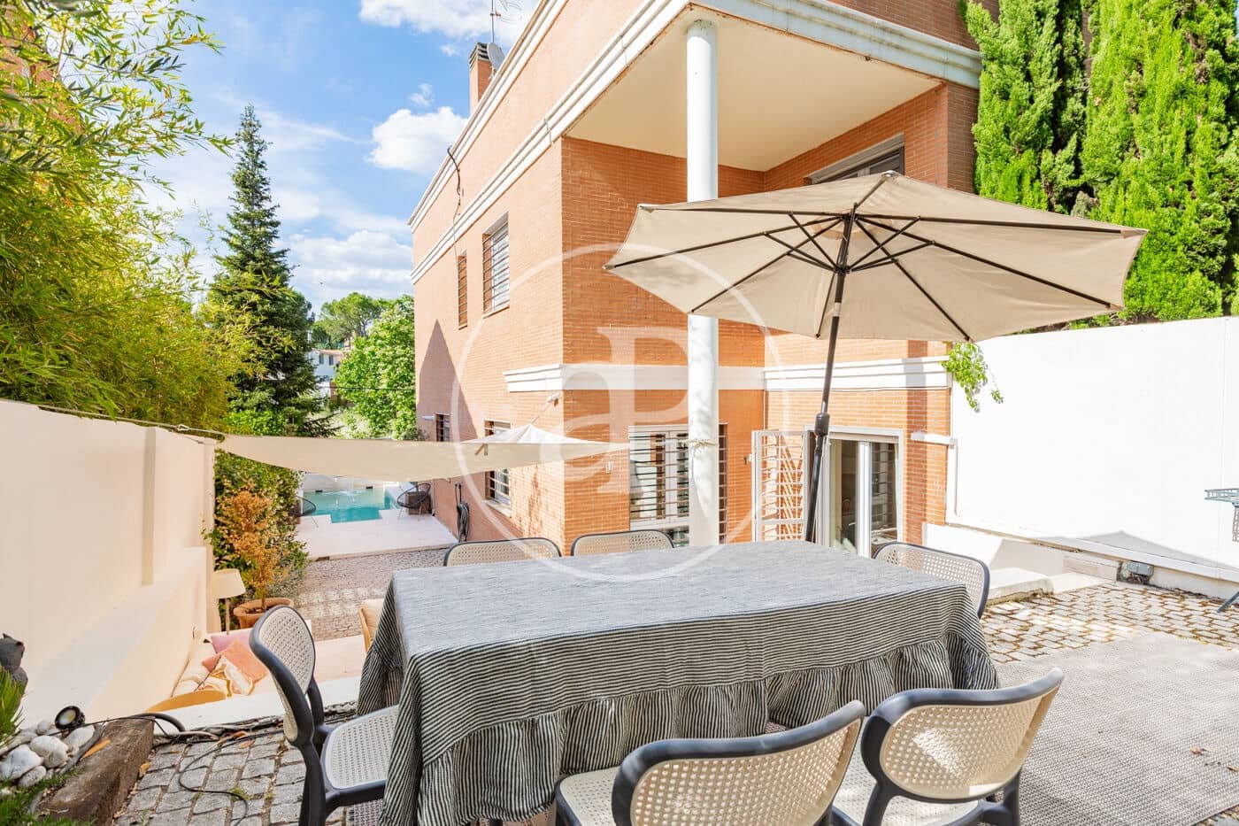 5 bedroom Villa for sale in Madrid city with pool - € 1,450,000 (Ref: 9806483)