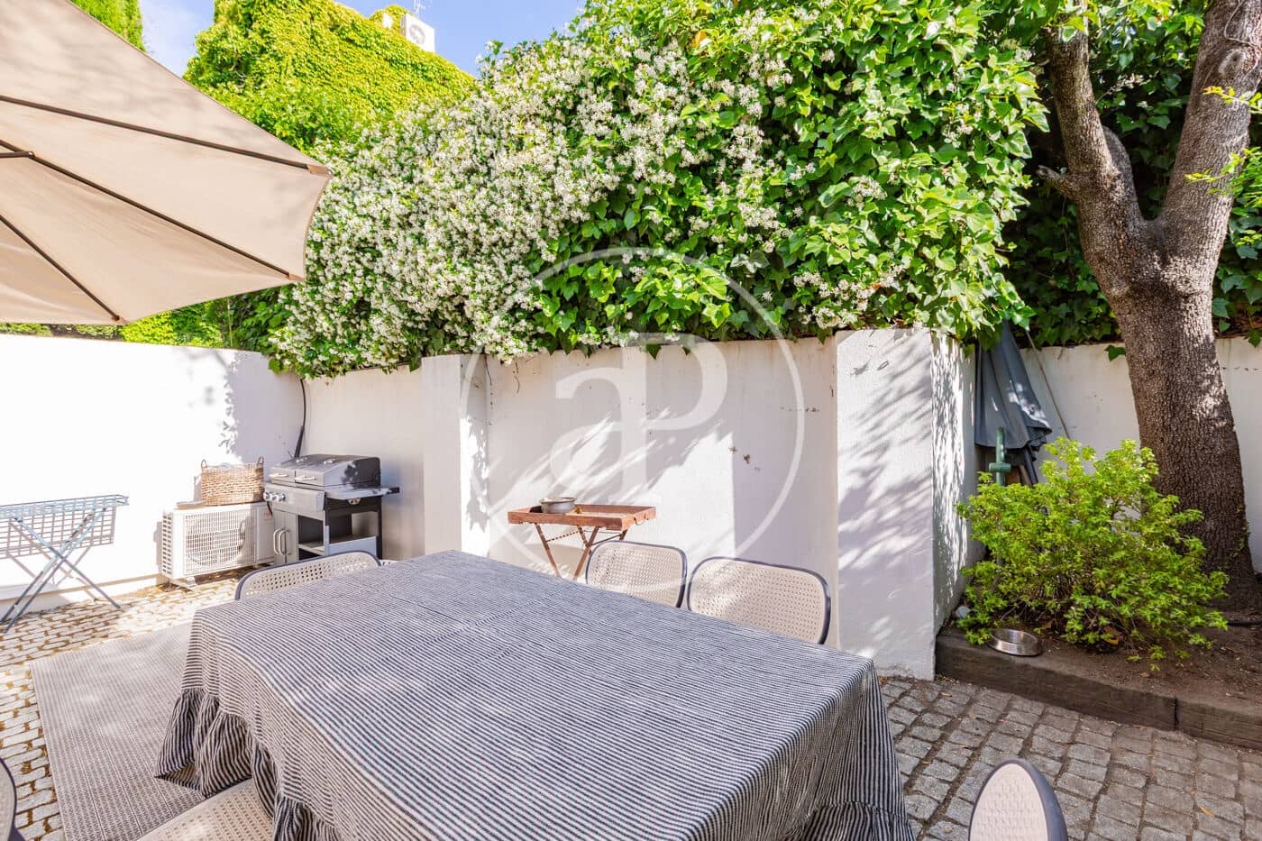 5 bedroom Villa for sale in Madrid city with pool - € 1,450,000 (Ref: 9806483)