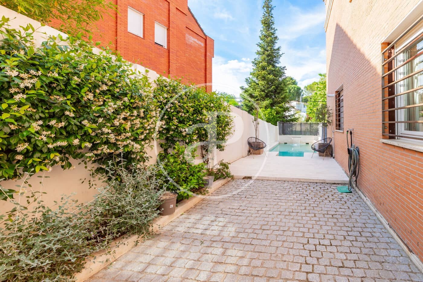 5 bedroom Villa for sale in Madrid city with pool - € 1,450,000 (Ref: 9806483)
