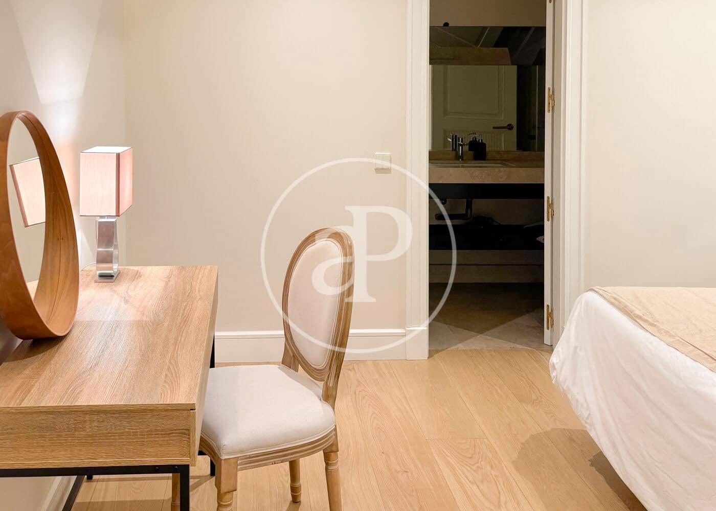 2 soverom Leilighet til leie i Madrid by med svømmebasseng - € 3 500 (Ref: 9806484)