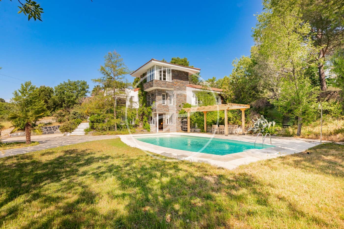 6 Zimmer Villa zu verkaufen in Torrelodones mit Pool - 1.125.000 € (Ref: 9807966)