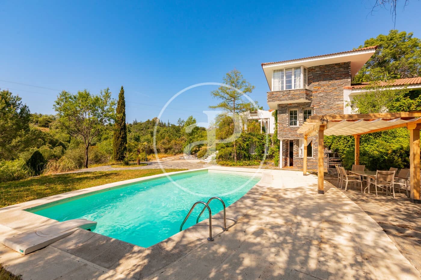 6 Zimmer Villa zu verkaufen in Torrelodones mit Pool - 1.125.000 € (Ref: 9807966)