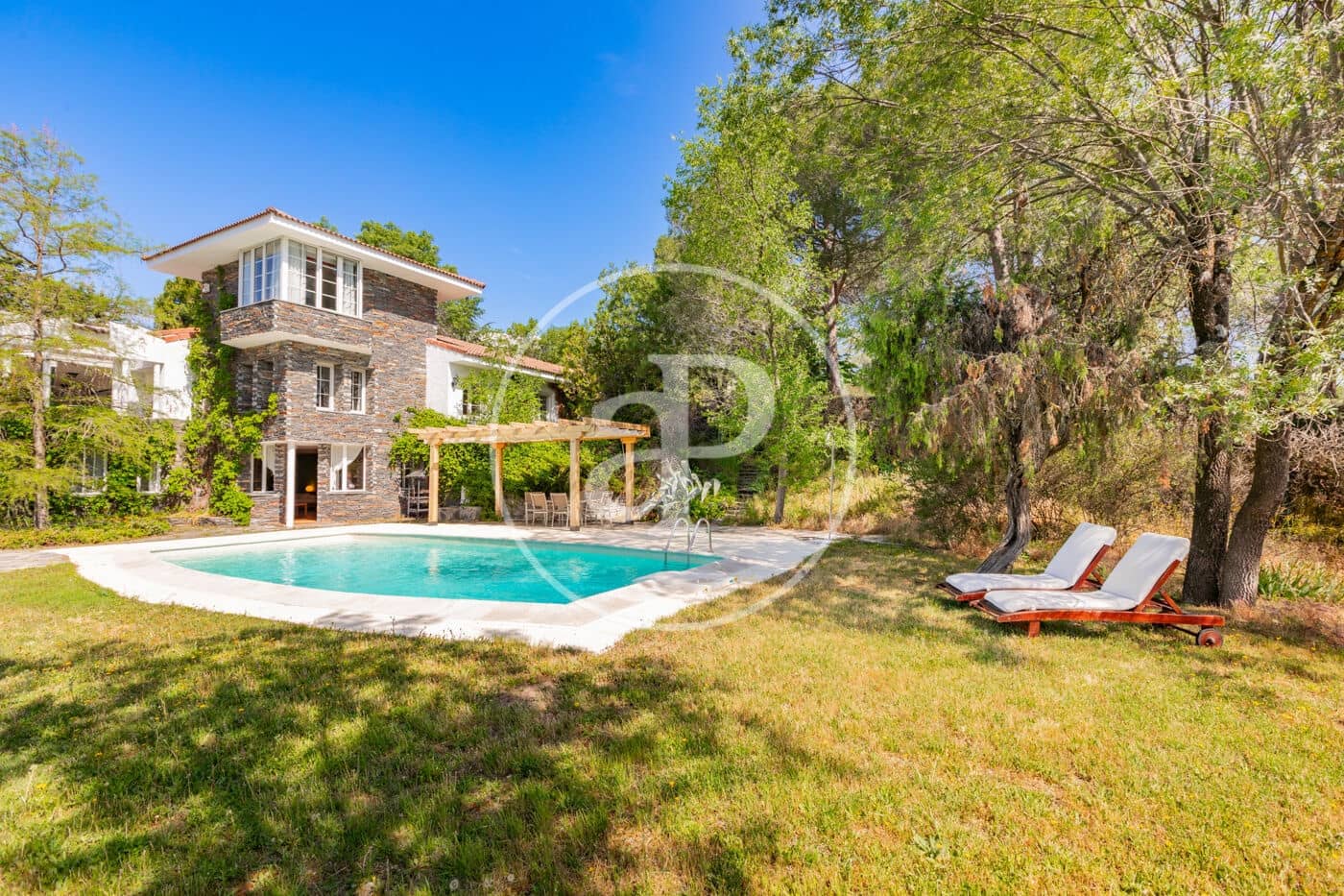 6 Zimmer Villa zu verkaufen in Torrelodones mit Pool - 1.125.000 € (Ref: 9807966)