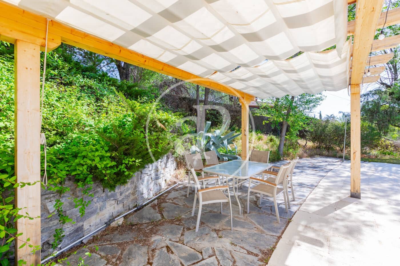 6 Zimmer Villa zu verkaufen in Torrelodones mit Pool - 1.125.000 € (Ref: 9807966)