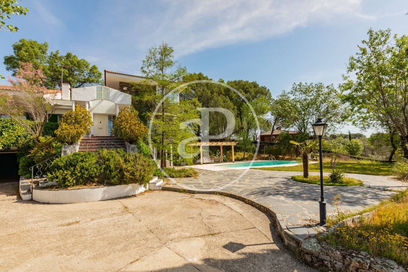 6 Zimmer Villa zu verkaufen in Torrelodones mit Pool - 1.125.000 € (Ref: 9807966)