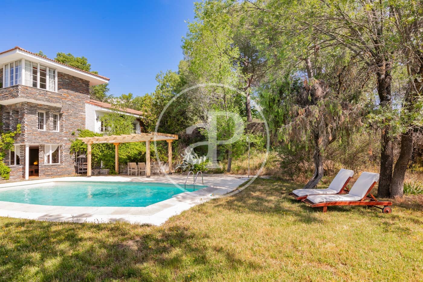 6 Zimmer Villa zu verkaufen in Torrelodones mit Pool - 1.125.000 € (Ref: 9807966)