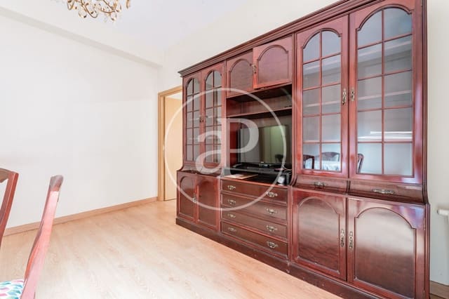 4 bedroom Apartment for sale in Cuatro Caminos, Madrid city - € 825,000 (Ref: 9811587)