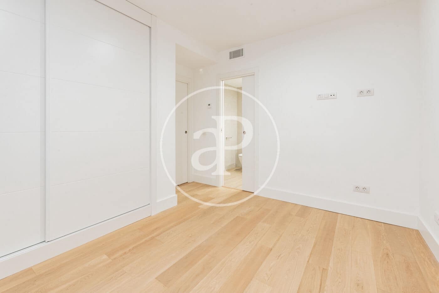 1 bedroom Apartment for sale in Madrid city with pool - € 880,000 (Ref: 9811589)