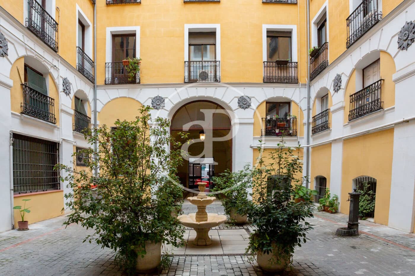 2 quarto Apartamento para arrendar em Madrid cidade - 2 100 € (Ref: 9811590)