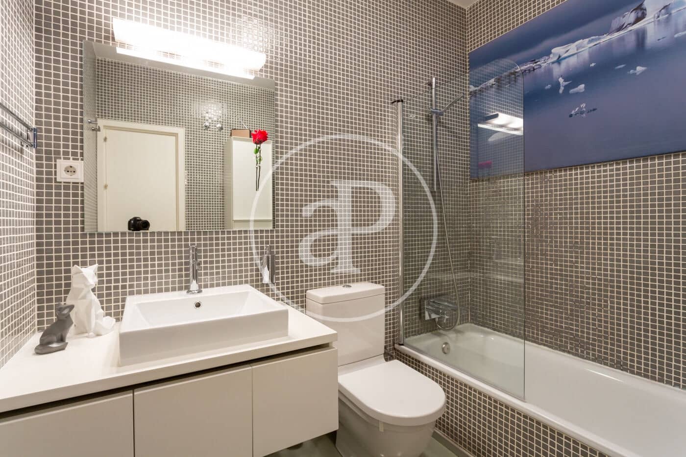 2 quarto Apartamento para arrendar em Madrid cidade - 2 100 € (Ref: 9811590)