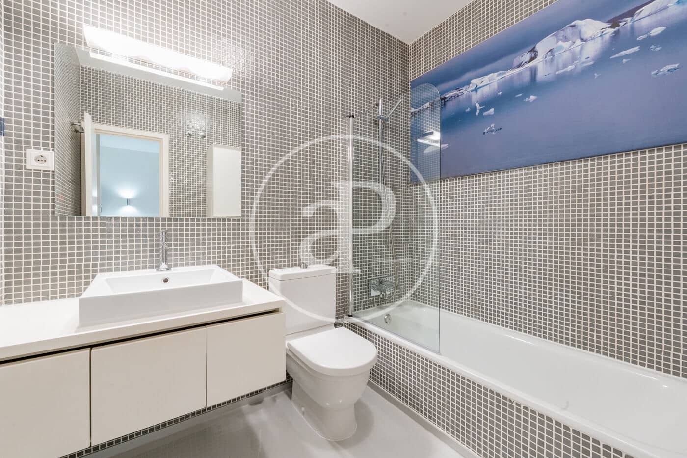 Apartamento de 2 habitaciones en Madrid ciudad en alquiler - 2.400 € (Ref: 9811590)