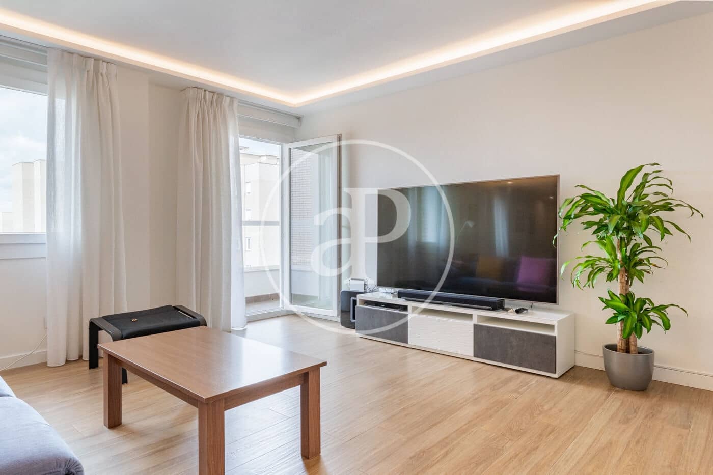 5 bedroom Apartment for sale in Madrid city with pool - € 1,330,000 (Ref: 9811591)