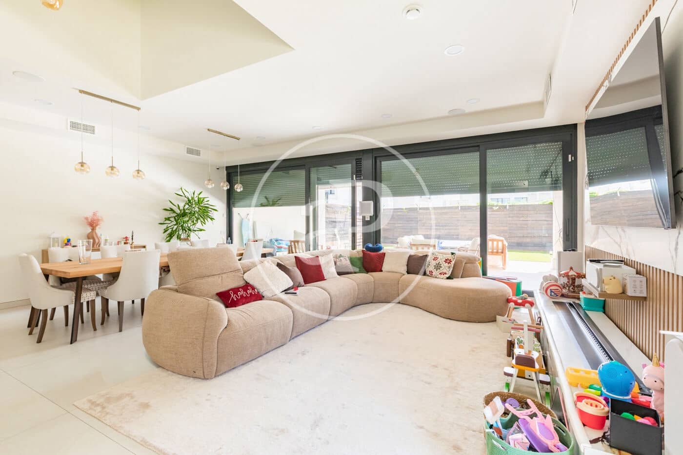 Chalet de 5 habitaciones en San Sebastián de los Reyes en venta con piscina - 1.500.000 € (Ref: 9811592)
