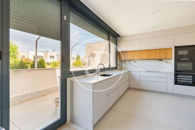 Chalet de 5 habitaciones en Fuente del Fresno, San Sebastián de los Reyes en venta con piscina - 1.500.000 € (Ref: 9811592)