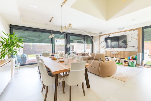 Chalet de 5 habitaciones en Fuente del Fresno, San Sebastián de los Reyes en venta con piscina - 1.500.000 € (Ref: 9811592)