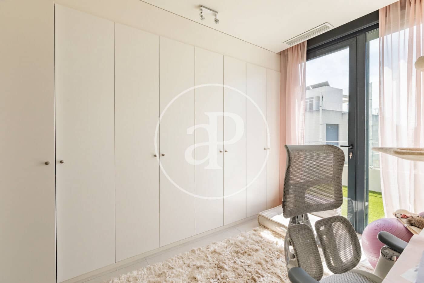 Chalet de 5 habitaciones en San Sebastián de los Reyes en venta con piscina - 1.500.000 € (Ref: 9811592)