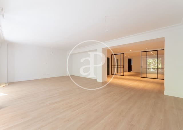 4 quarto Apartamento para arrendar em Castellana, Madrid cidade - 10 000 € (Ref: 9811595)