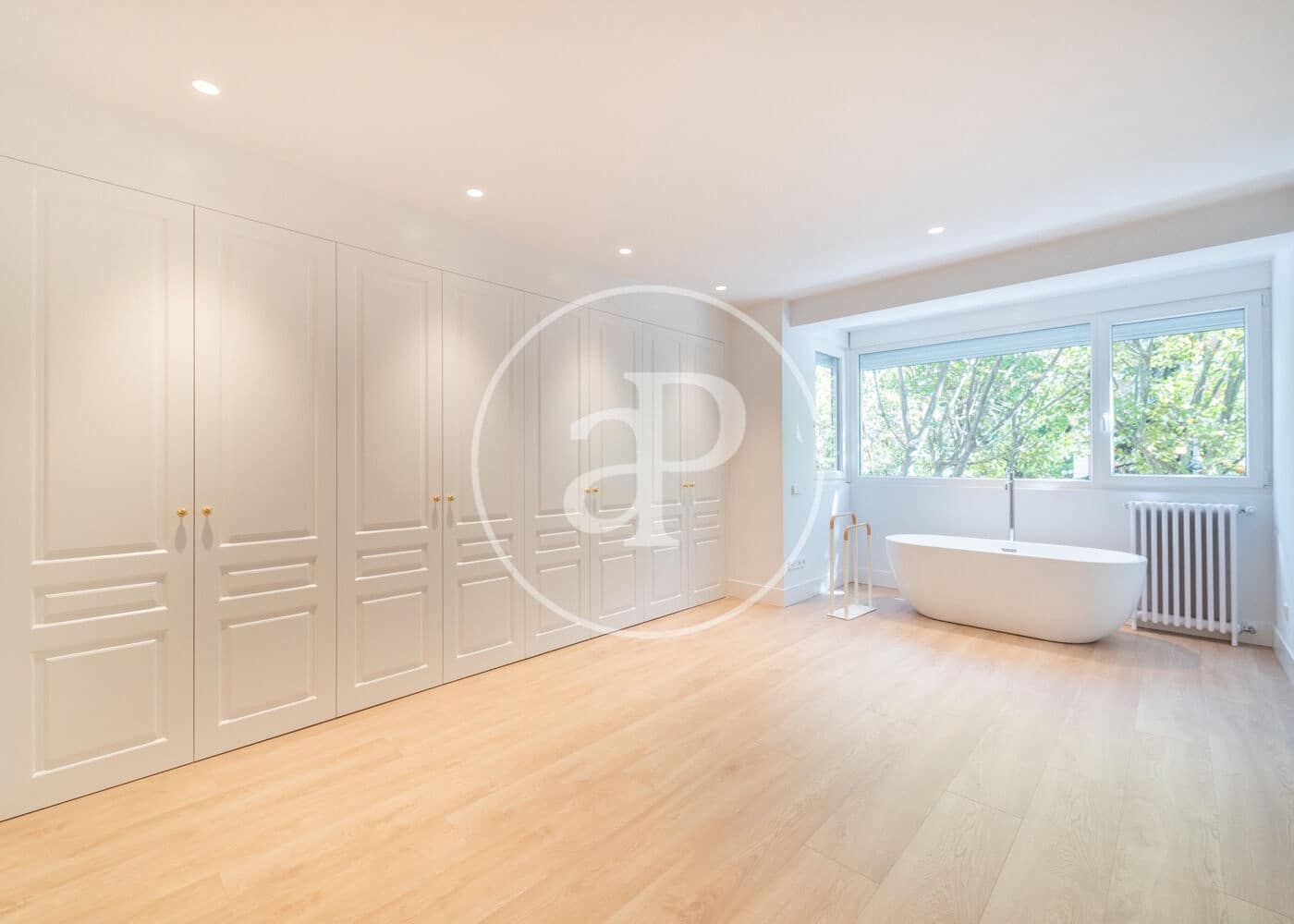 4 quarto Apartamento para arrendar em Madrid cidade - 10 000 € (Ref: 9811595)