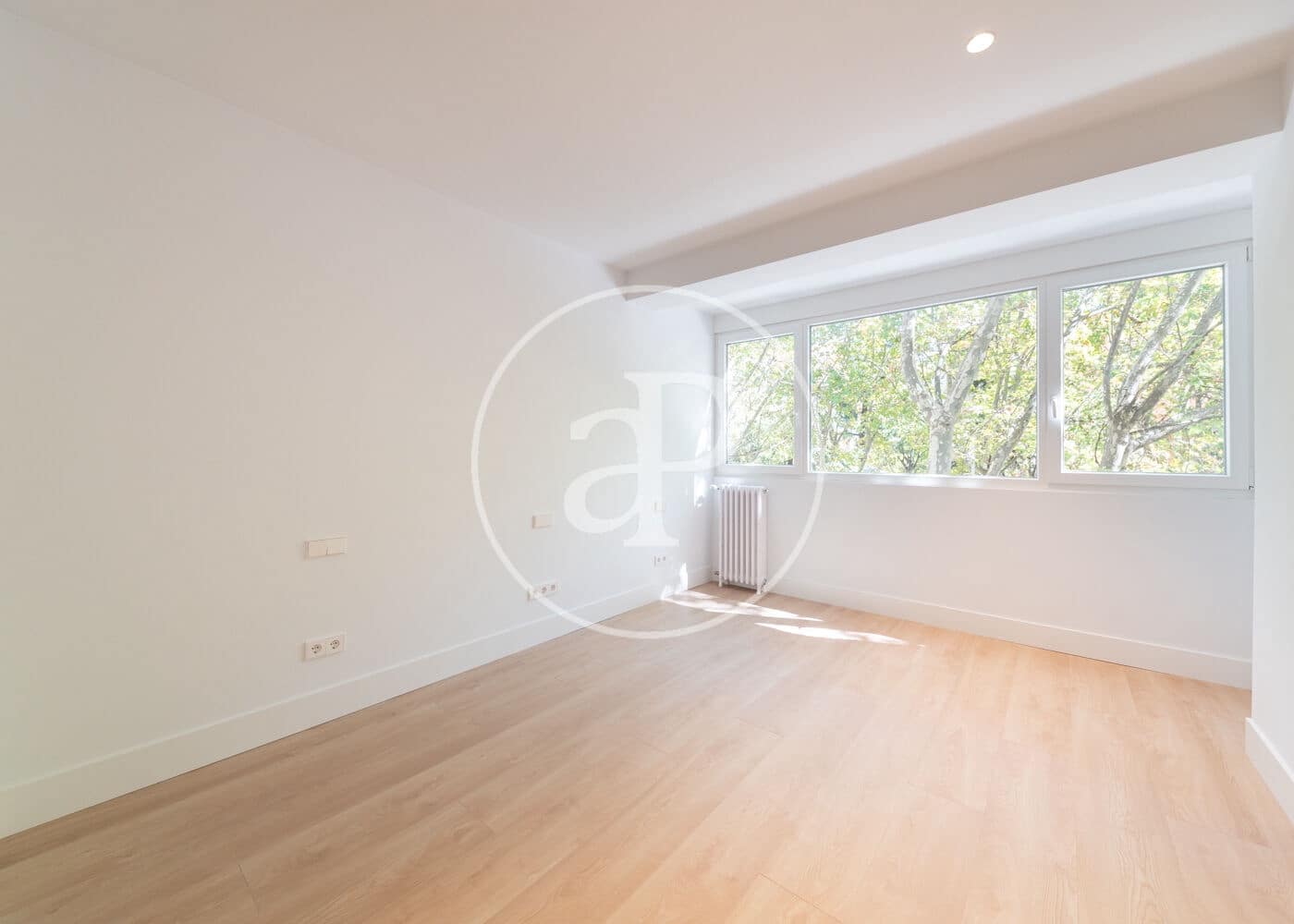 4 quarto Apartamento para arrendar em Madrid cidade - 10 000 € (Ref: 9811595)