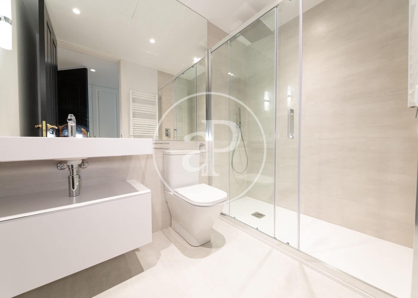 4 quarto Apartamento para arrendar em Madrid cidade - 10 000 € (Ref: 9811595)