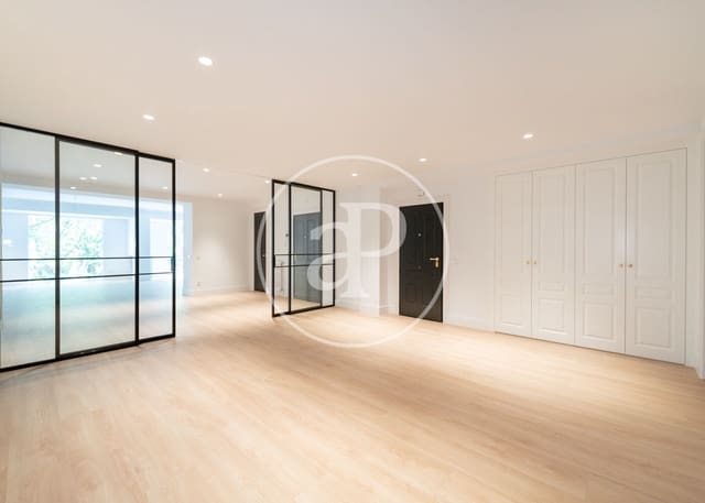 4 quarto Apartamento para arrendar em Castellana, Madrid cidade - 10 000 € (Ref: 9811595)