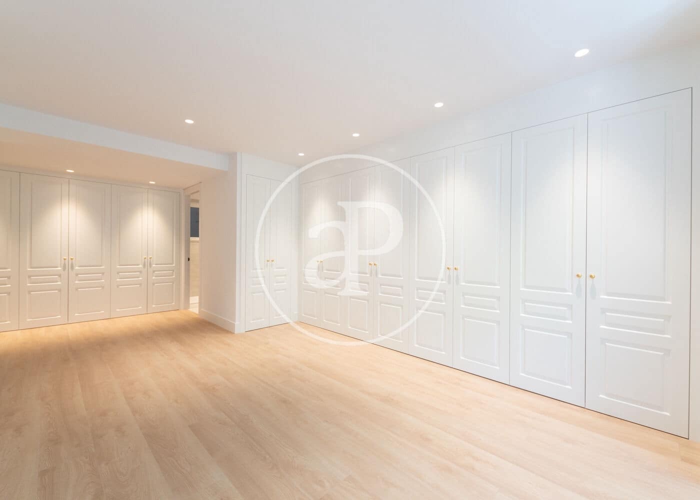 4 quarto Apartamento para arrendar em Madrid cidade - 10 000 € (Ref: 9811595)