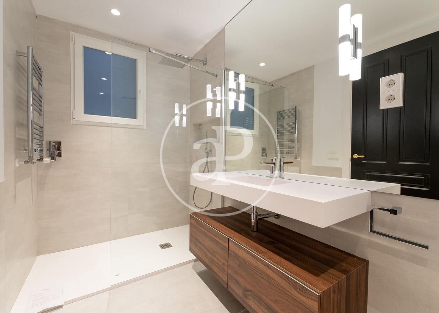 4 quarto Apartamento para arrendar em Madrid cidade - 10 000 € (Ref: 9811595)