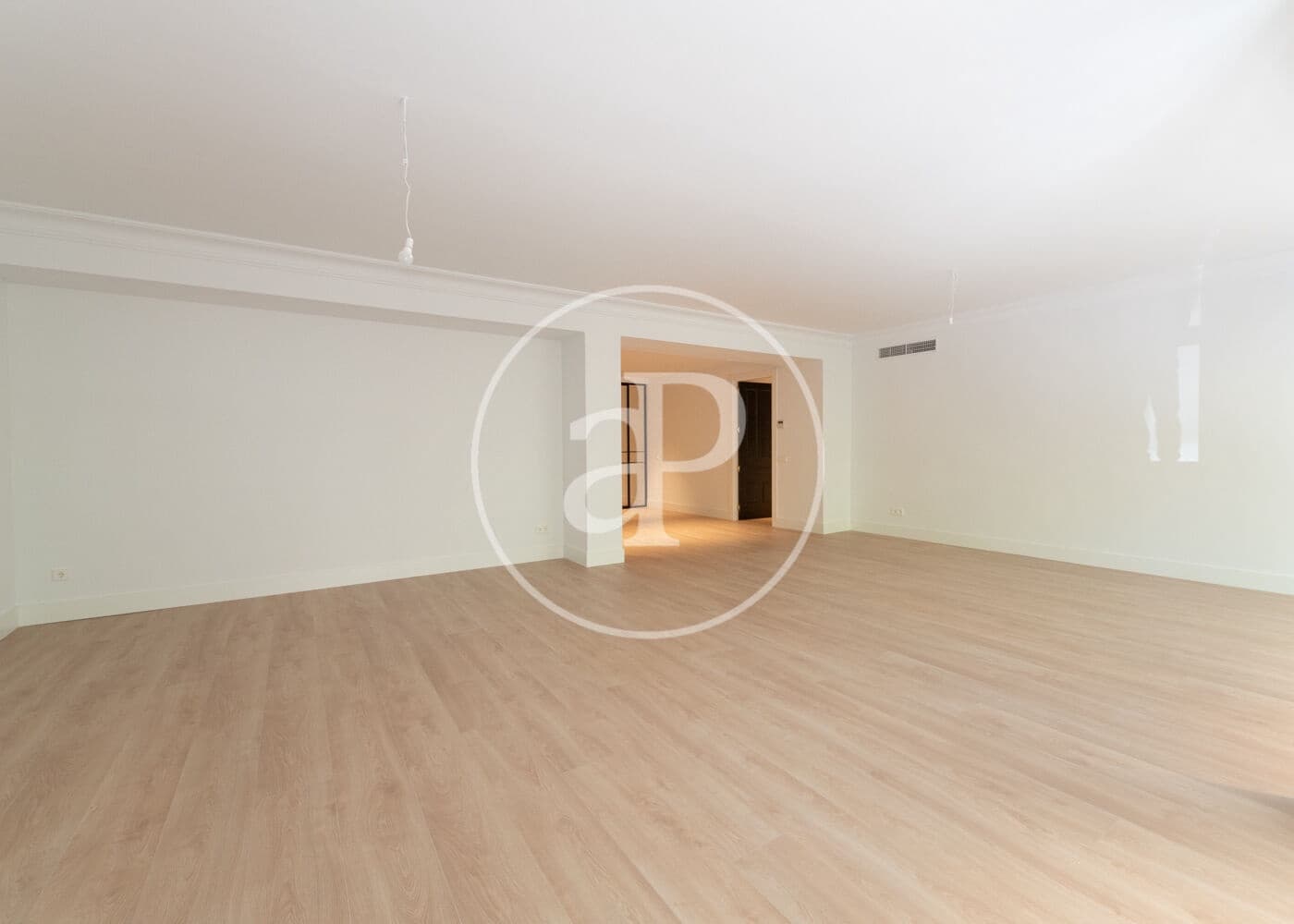 4 quarto Apartamento para arrendar em Madrid cidade - 10 000 € (Ref: 9811595)