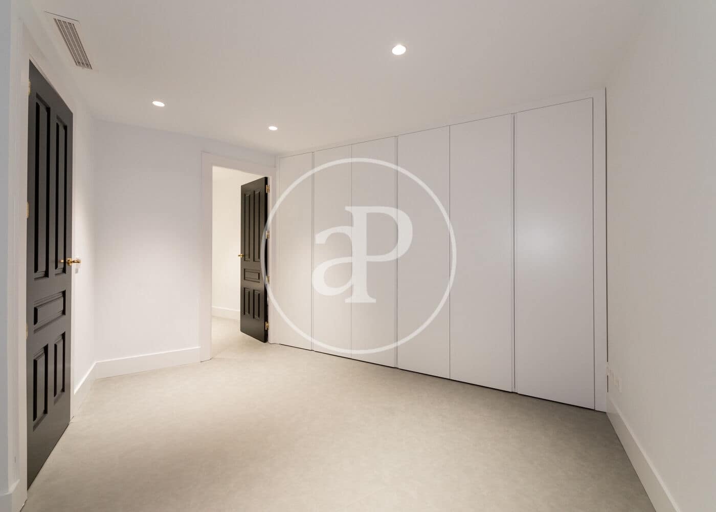 4 quarto Apartamento para arrendar em Madrid cidade - 10 000 € (Ref: 9811595)